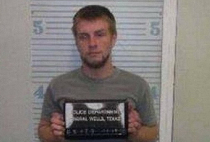 Un american a fost arestat dupa ce s-a laudat pe Facebook cu mandatele de arestare emise pe numele sau