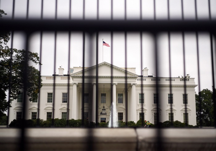 O eleva romanca a fost invitata la Casa Alba dupa ce a castigat un concurs de eseuri