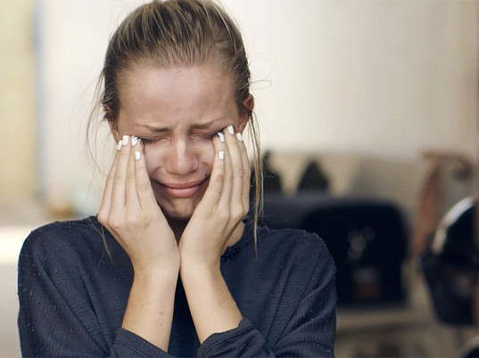 Trei bloggeri de fashion descopera adevarul din spatele fabricilor care produc haine. Cum traiesc muncitorii: "Este nedrept"