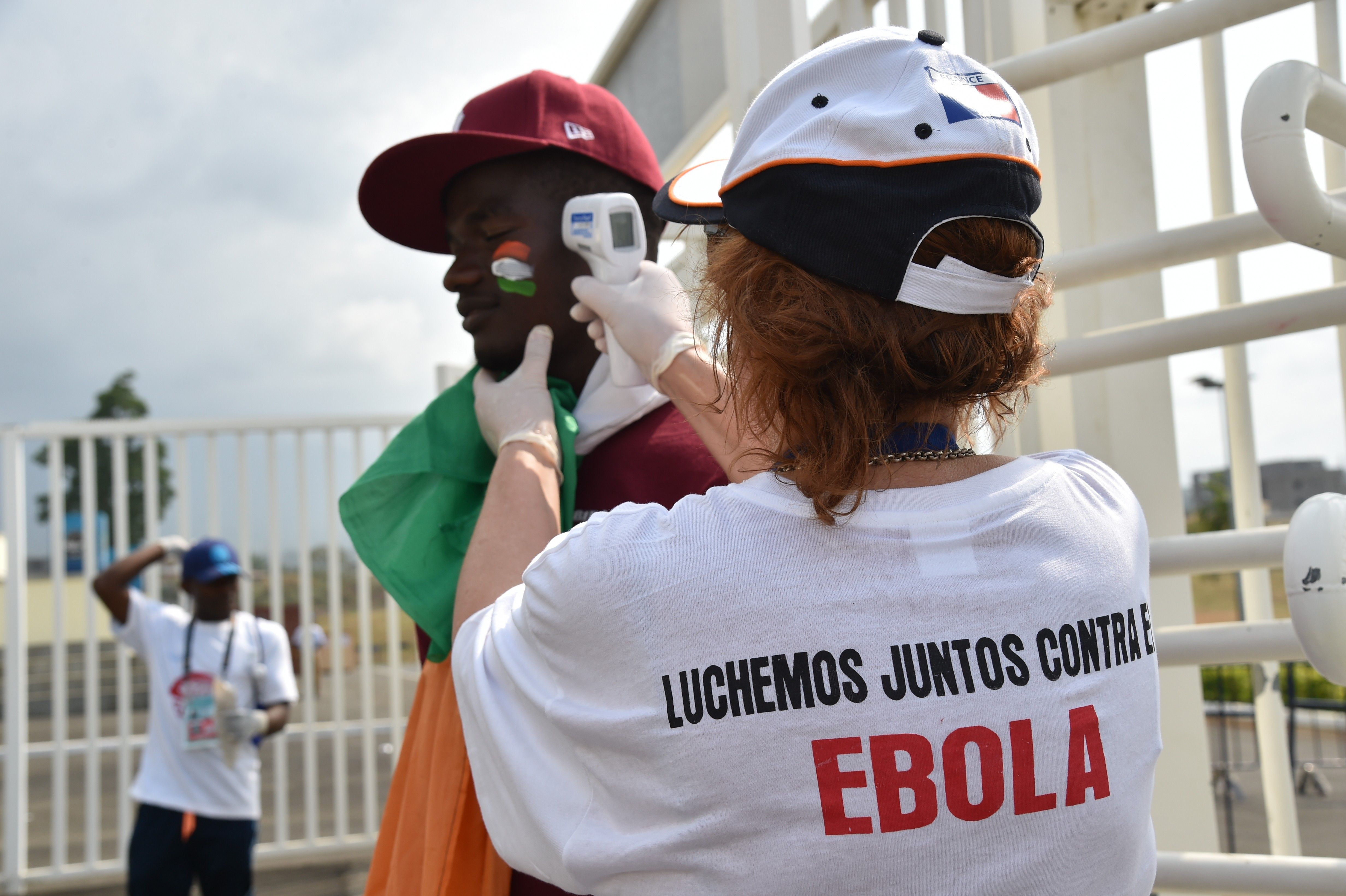 Virusul Ebola a suferit o mutatie, iar cercetatorii incearca sa afle daca a devenit mai contagios