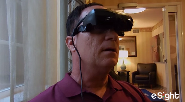 Un veteran de razboi vede pentru prima data dupa 20 de ani. Reactia emotionanta a barbatului cand isi vede sotia - VIDEO