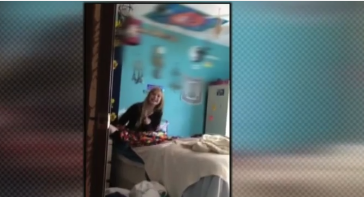 O adolescenta isi terorizeaza parintii atat de rau incat au ajuns sa doarma cu teama: "Am gasit un cutit sub salteaua ei"