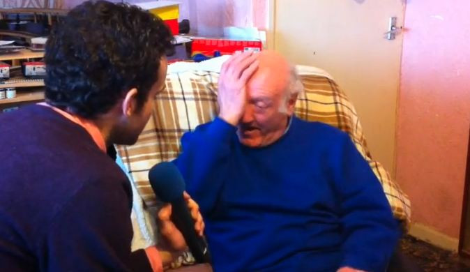 A inceput sa planga atunci cand a ascultat acest mesaj, pe care il credea pierdut. Pe cine a auzit barbatul. VIDEO