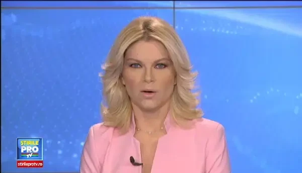 Un tanar din Arad s-a rasturnat cu masina intr-un sant adanc de 3 metri. Barbatul circula cu viteza