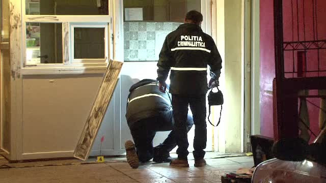 Un barbat a murit sub loviturile prietenilor pe care incerca sa-i impace. Scandalul a pornit de la o femeie