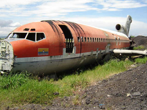 A renovat un avion si l-a transformat in hotel, in mijlocul junglei. Cum arata acum aeronava in care toti si-ar dori sa stea