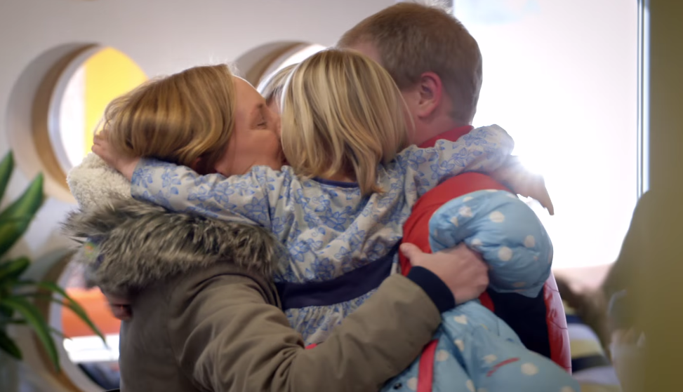 Singurul loc unde poti sa platesti mancarea cu imbratisari. Un lant de fast-food anunta introducerea unei noi "monezi"