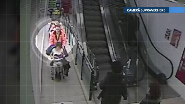 O femeie din Galati a nascut spontan in toaleta unui centru comercial. Mama si bebelusul au fost transportati la maternitate