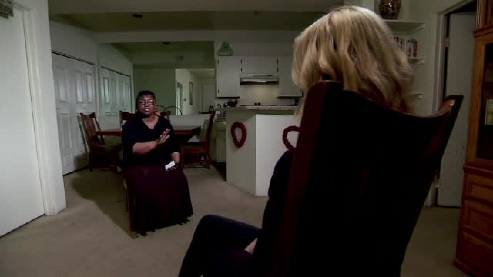 Un apel primit pe telefon a scapat o tanara de la moarte: "A fost salvata parca printr-o interventie divina"