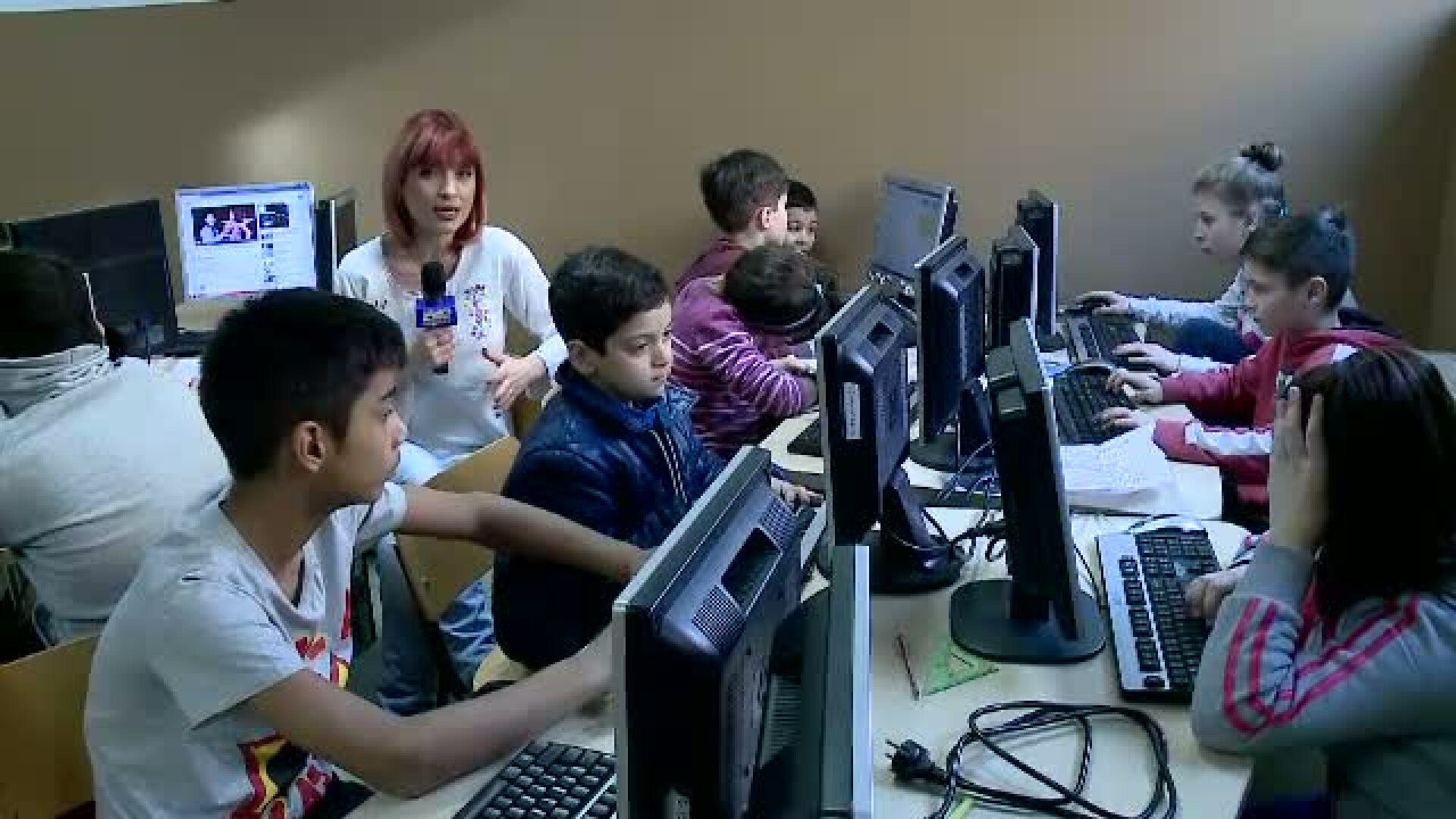 Statul vrea sa limiteze accesul copiilor la calculator la 4 ore/zi. Ce risca parintii care nu vor respecta aceasta regula