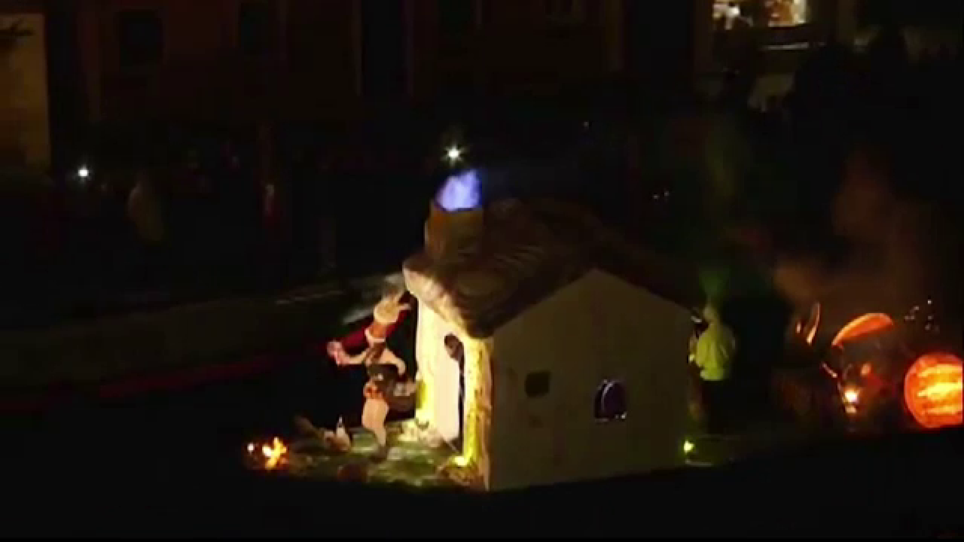 A inceput Carnavalul de la Venetia. Mii de turisti au umplut strazile orasului, costumati pentru spectacol