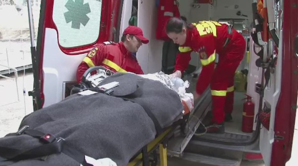 Un tanar din Vaslui a suferit arsuri pe 40% din suprafata corpului, dupa ce i-a explodat o sticla de benzina in fata