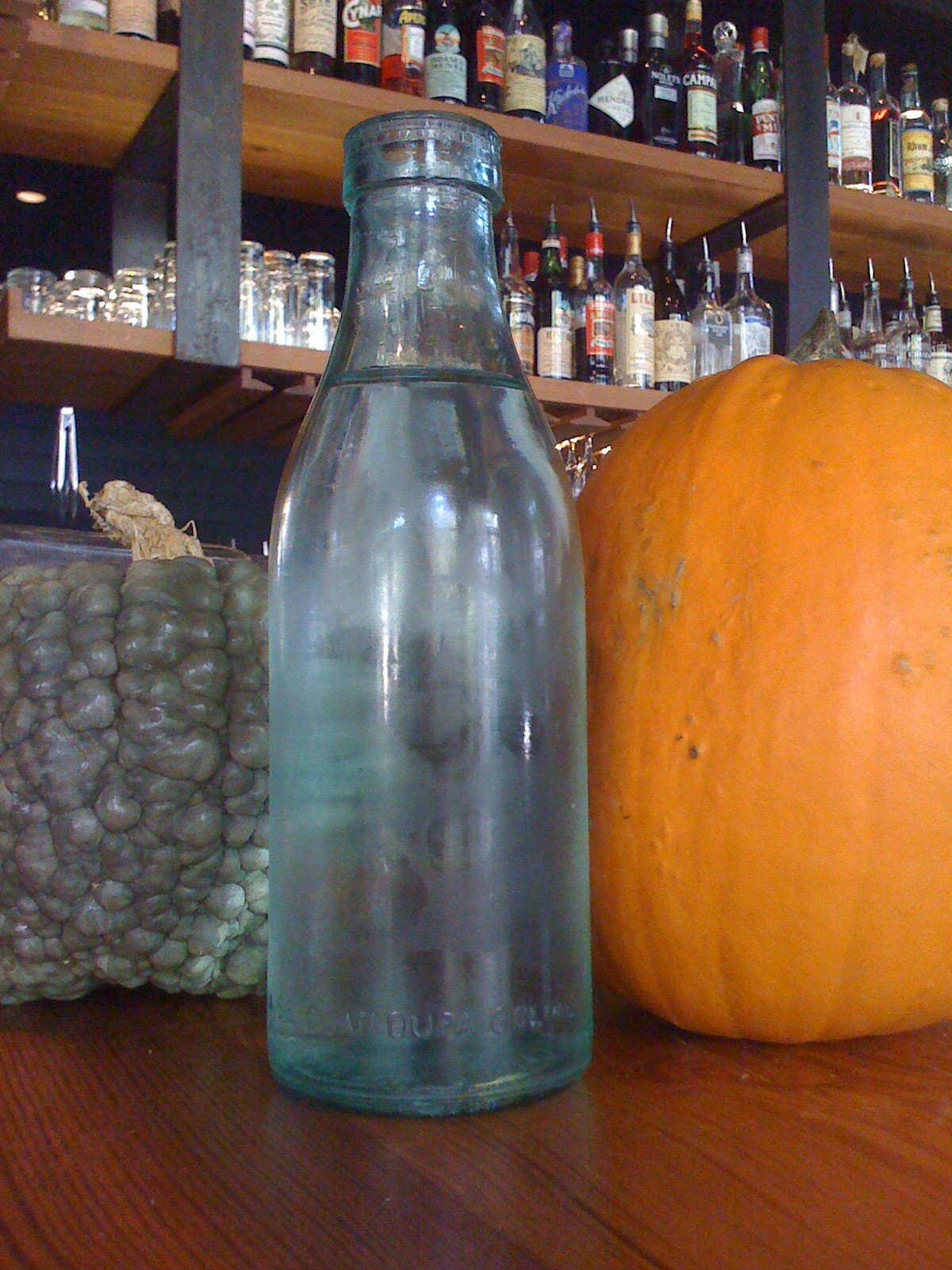 sticla din Romania intr-un bar din SUA