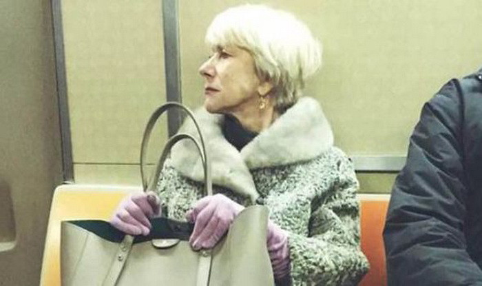 O actrita de la Hollywood a fost fotografiata in timp ce mergea cu metroul din New York. Ce reactii au avut calatorii