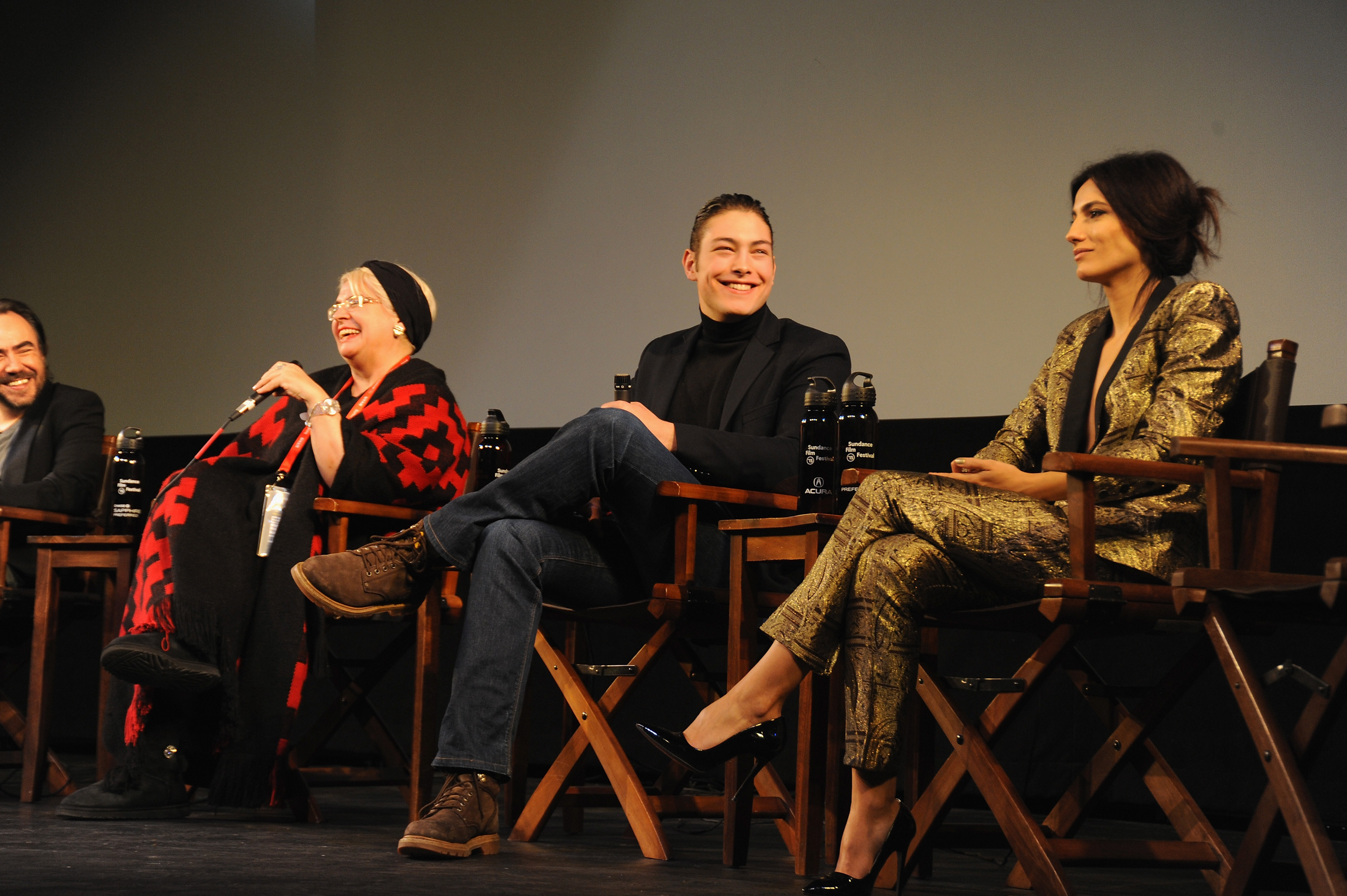 Fiul lui Ilie Dumitrescu seamana perfect cu tatal sau. E actor si a aparut pe una din scenele festivalului Sundance