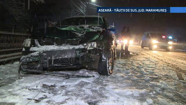 Zapada a transformat soselele in capcane pentru soferi. Opt persoane au fost ranite in doua accidente, in Maramures