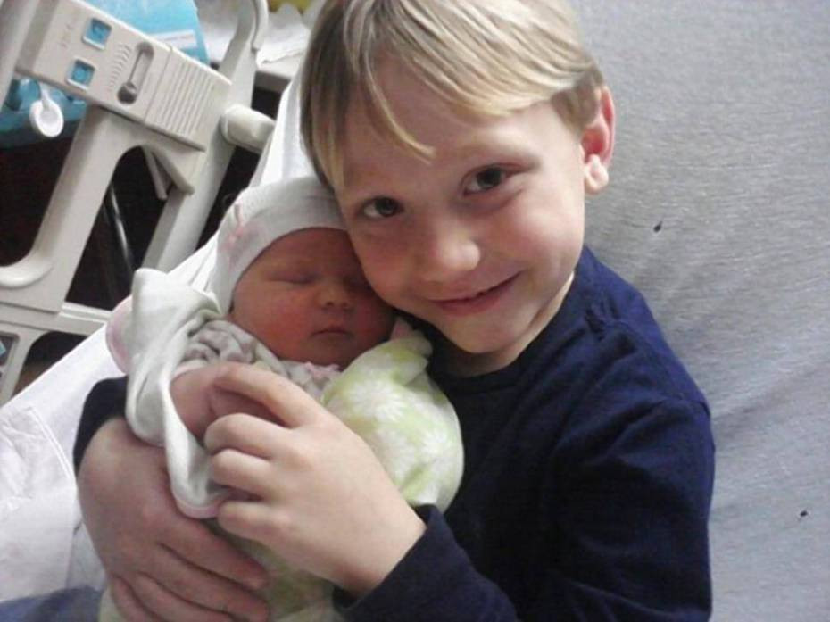 Motivul absurd pentru care acest baietel a fost suspendat de la scoala. Tatal sau s-a infuriat teribil