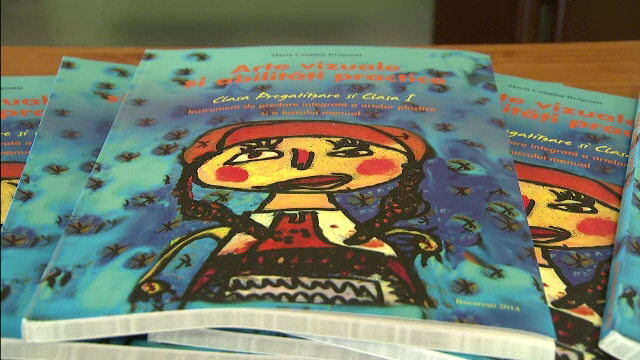 Manualele care vor inlocui tableta au ajuns si in scolile din Romania. Cum ii vor salva pe copii de "dementa digitala"