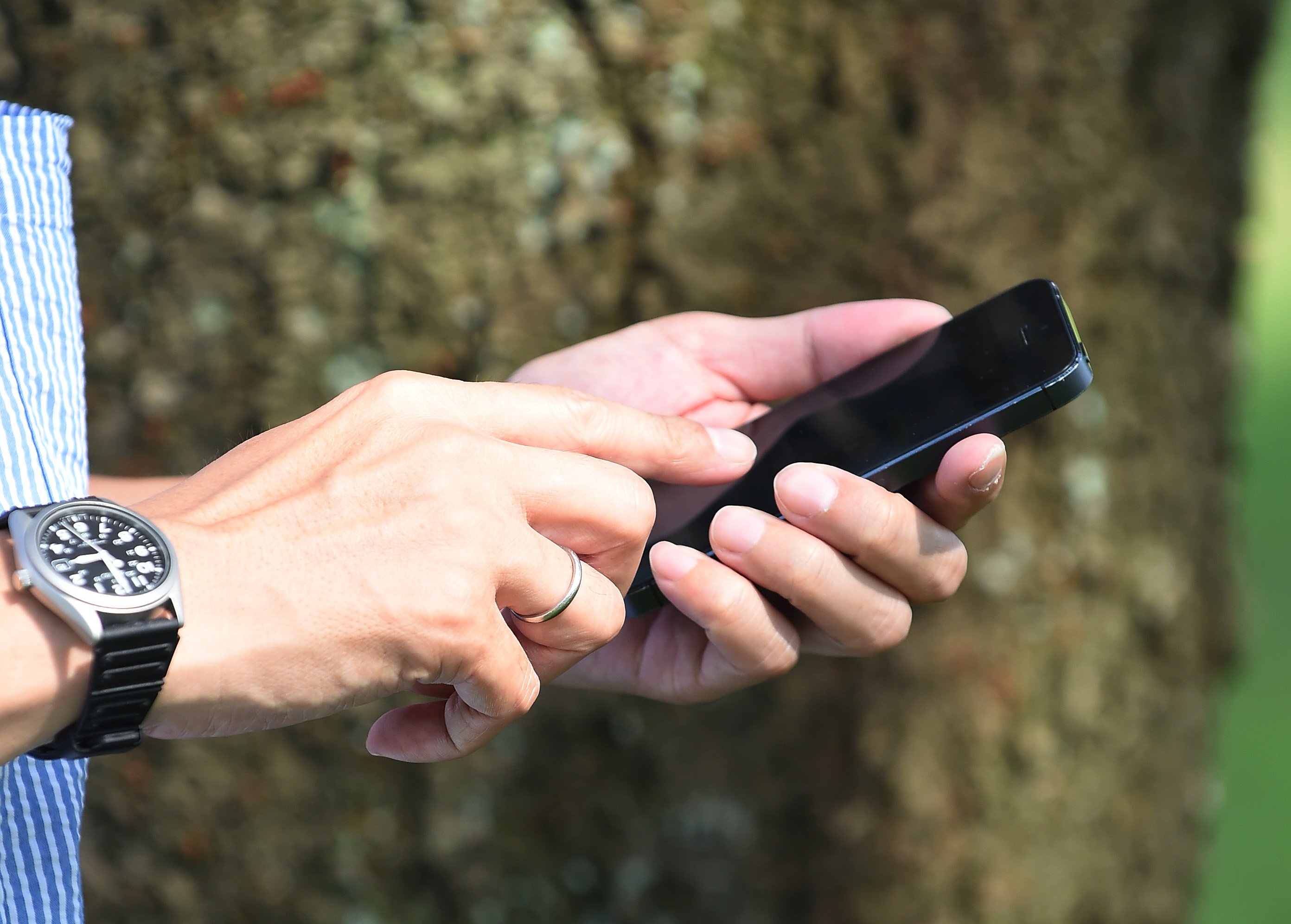 Telefoane Android ieftine, vândute cu programe periculoase deja instalate. Ce au descoperit experții