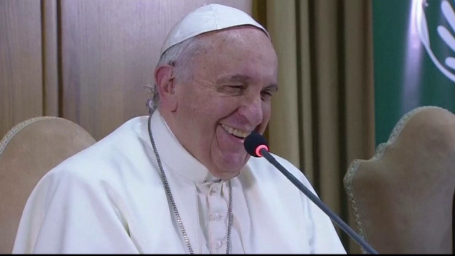 Papa Francisc a sustinut o teleconferinta cu copiii care sufera de dizabilitati. Ce intrebare i-a pus o eleva de 16 ani