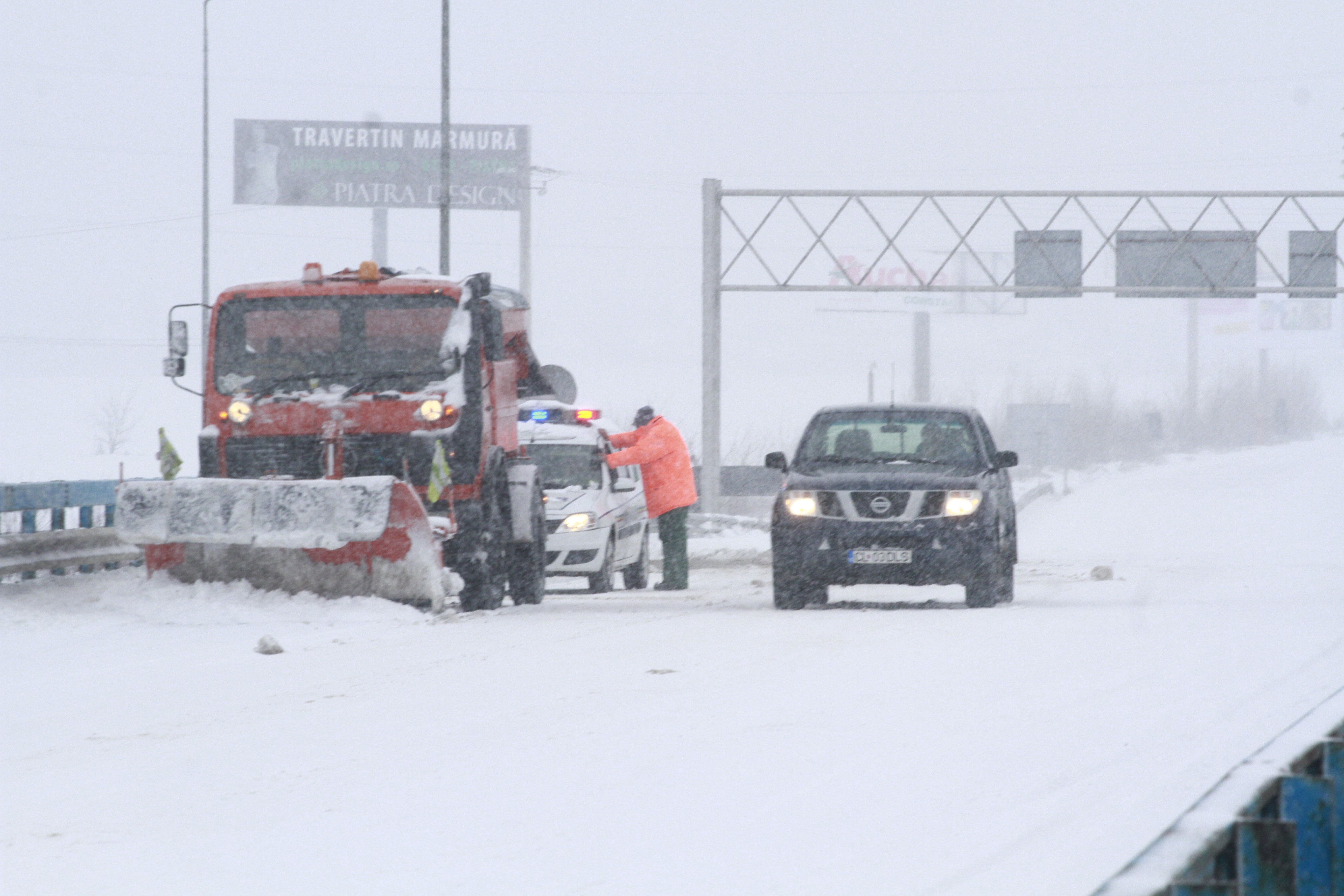 COD GALBEN in sudul tarii. La munte ninge de ore bune, iar la mare valurile au ajuns sa aiba cativa metri inaltime