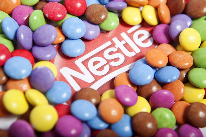 Gigantul Nestle a fost facut de rusine de o fetita de 7 ani. Ce greseala a descoperit micuta pe un pachet de bomboane