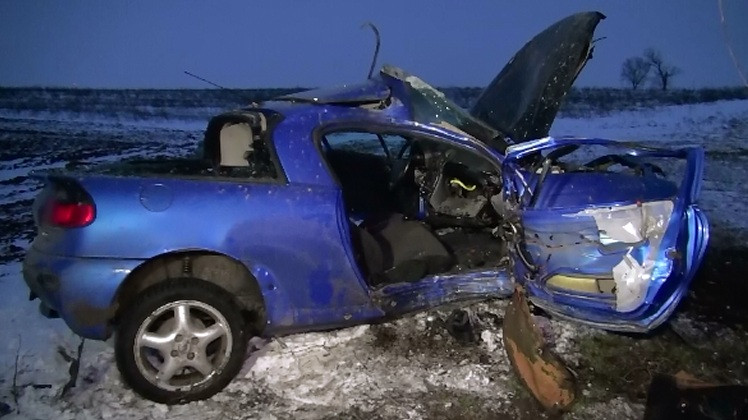 Accident grav la Braila din cauza zapezii de pe sosea. Patru tineri au ajuns la spital dupa ce masina lor a lovit un copac