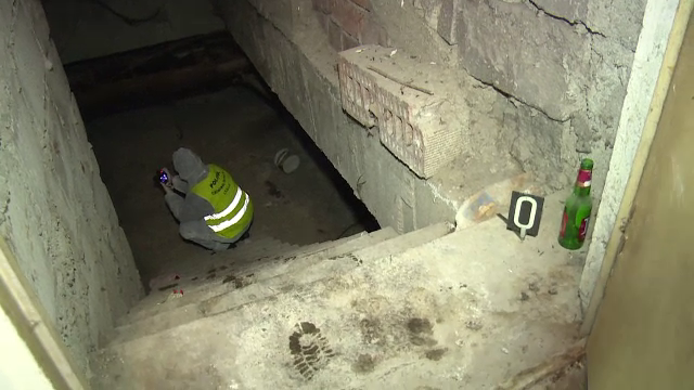 "Tremur si acum de frica". Descoperirea macabra facuta de un barbat in subsolul blocului sau