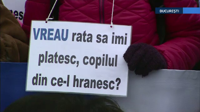 Romanii cu credite in franci au protestat din nou in strada. L-au criticat pe Isarescu si au amenintat ca vor boicota bancile