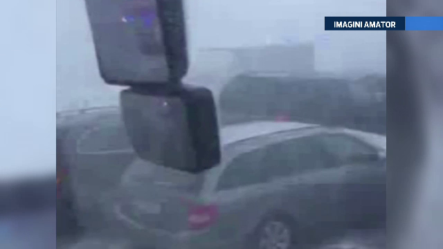 Accident in lant pe o autostrada din Austria, cu 60 de masini implicate si 20 de raniti. Un sofer roman a filmat dezastrul