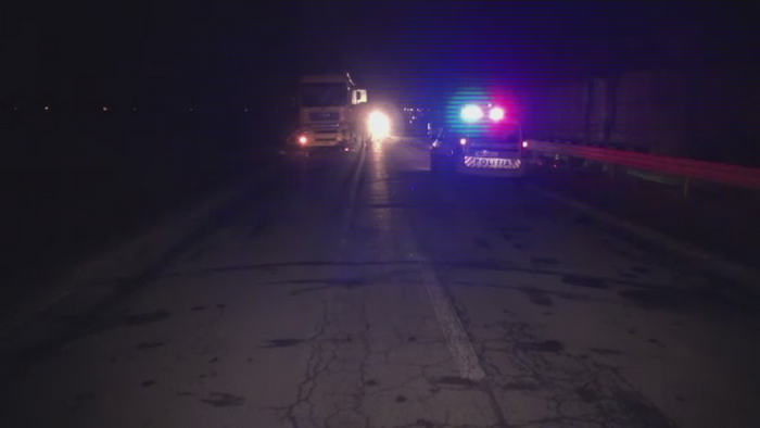 Accident dramatic in Tulcea. O femeie a murit si fata ei a fost ranita, dupa ce au intrat cu masina intr-un TIR
