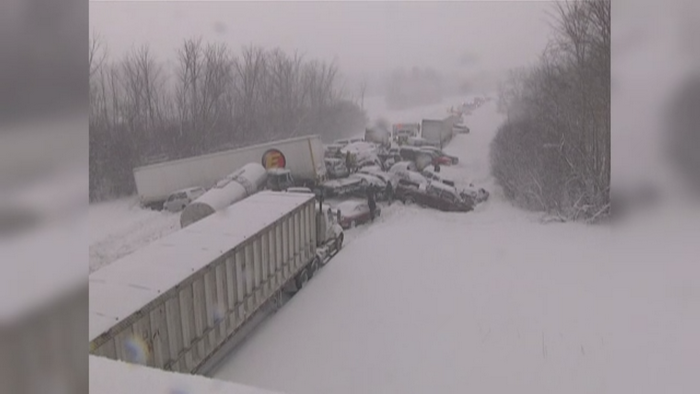 Accident in lant in SUA. 40 de masini s-au ciocnit in New York, dar nimeni nu a fost grav ranit