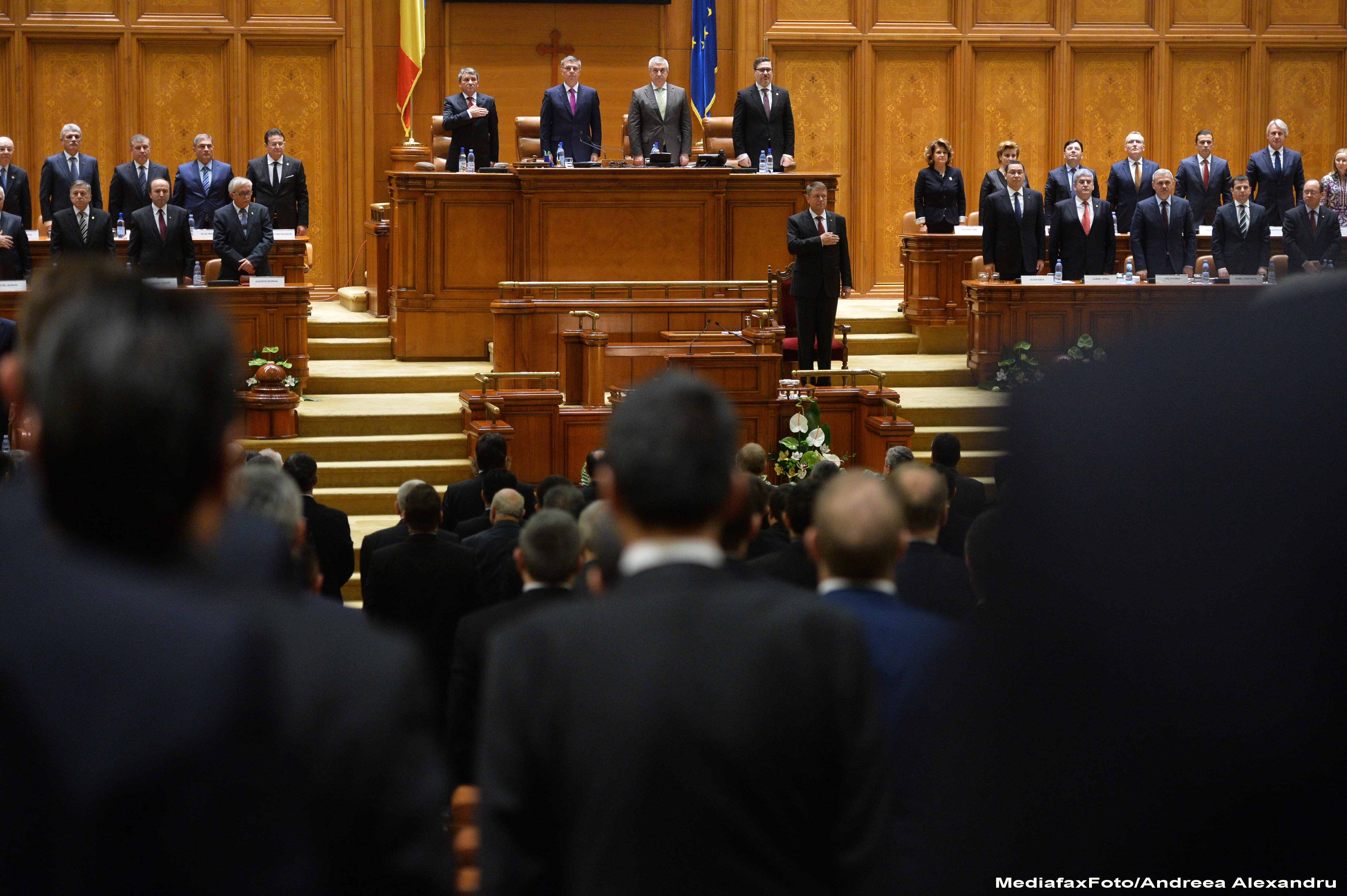 Noi legi privind alegerile si votul in diaspora. Klaus Iohannis "Campaniile electorale nu sunt concursuri de dat GALETI"