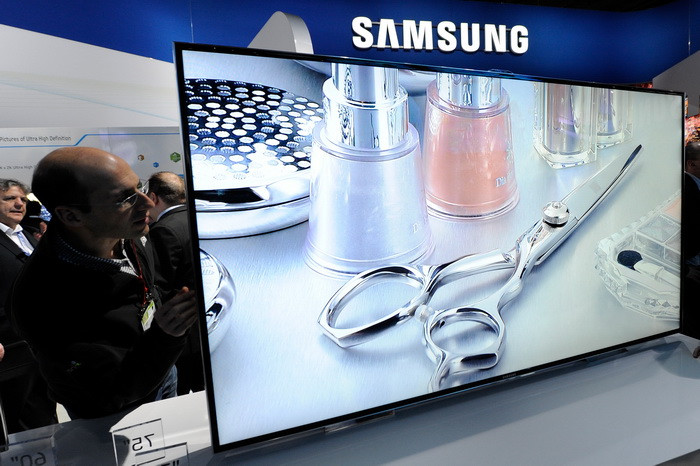 Pericolul din sufragerie: Utilizatorii de televizoare Samsung, avertizati sa nu discute informatii personale in fata acestuia