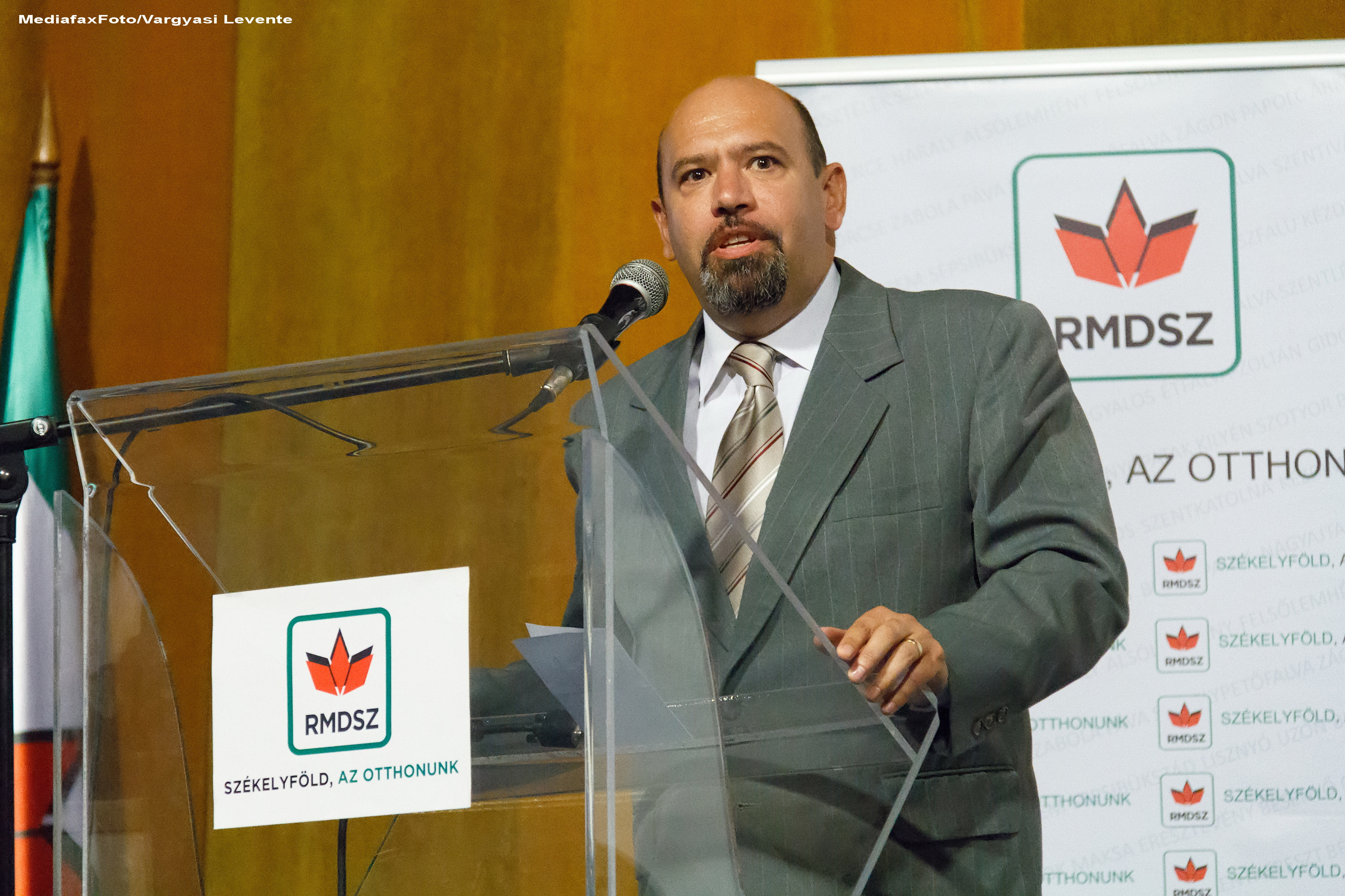 Deputatul UDMR Marko Attila, urmarit penal in dosarul Alina Bica, e de negasit. Ministrul Justitiei: "Nu stiu unde se afla"