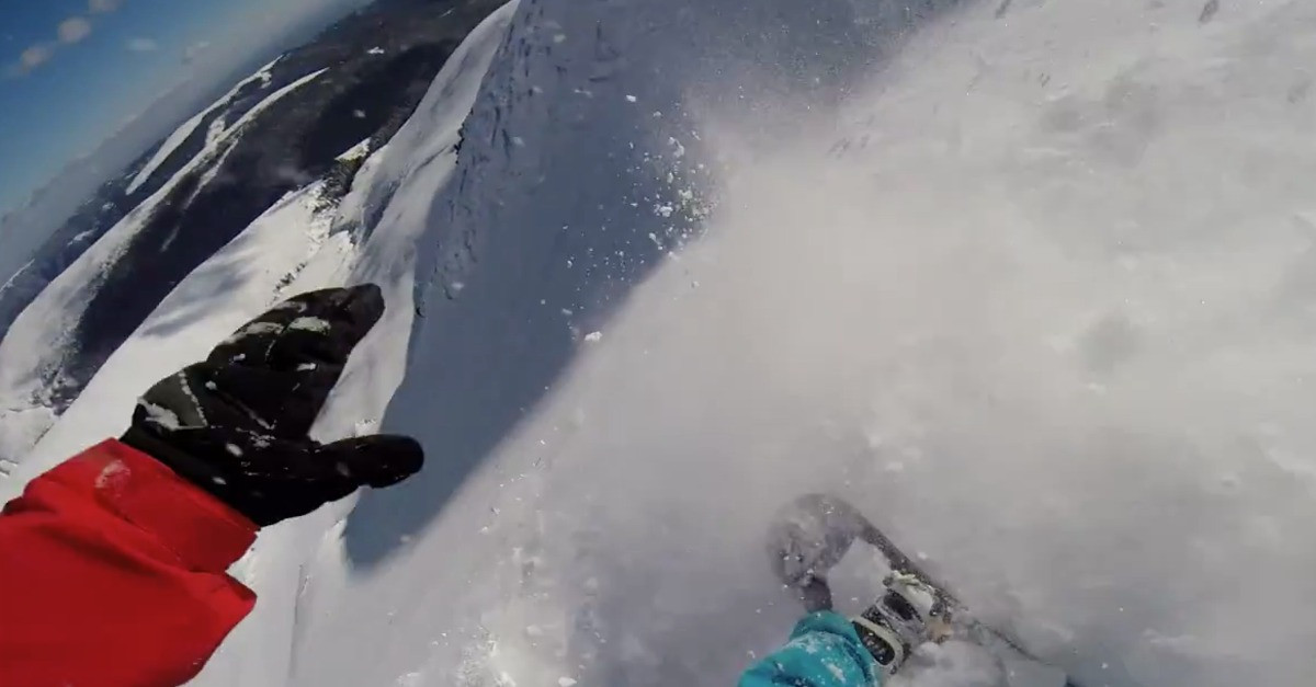 Totul a fost filmat cu o camera GoPro: Un roman a supravietuit unei avalanse pe Varful Papusa! VIDEO