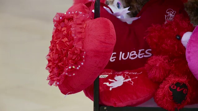 BOR si-a gasit un nou inamic: Ziua Indragostitilor. Traditia de pe 14 februarie care i-a scos din sarite pe preotii romani