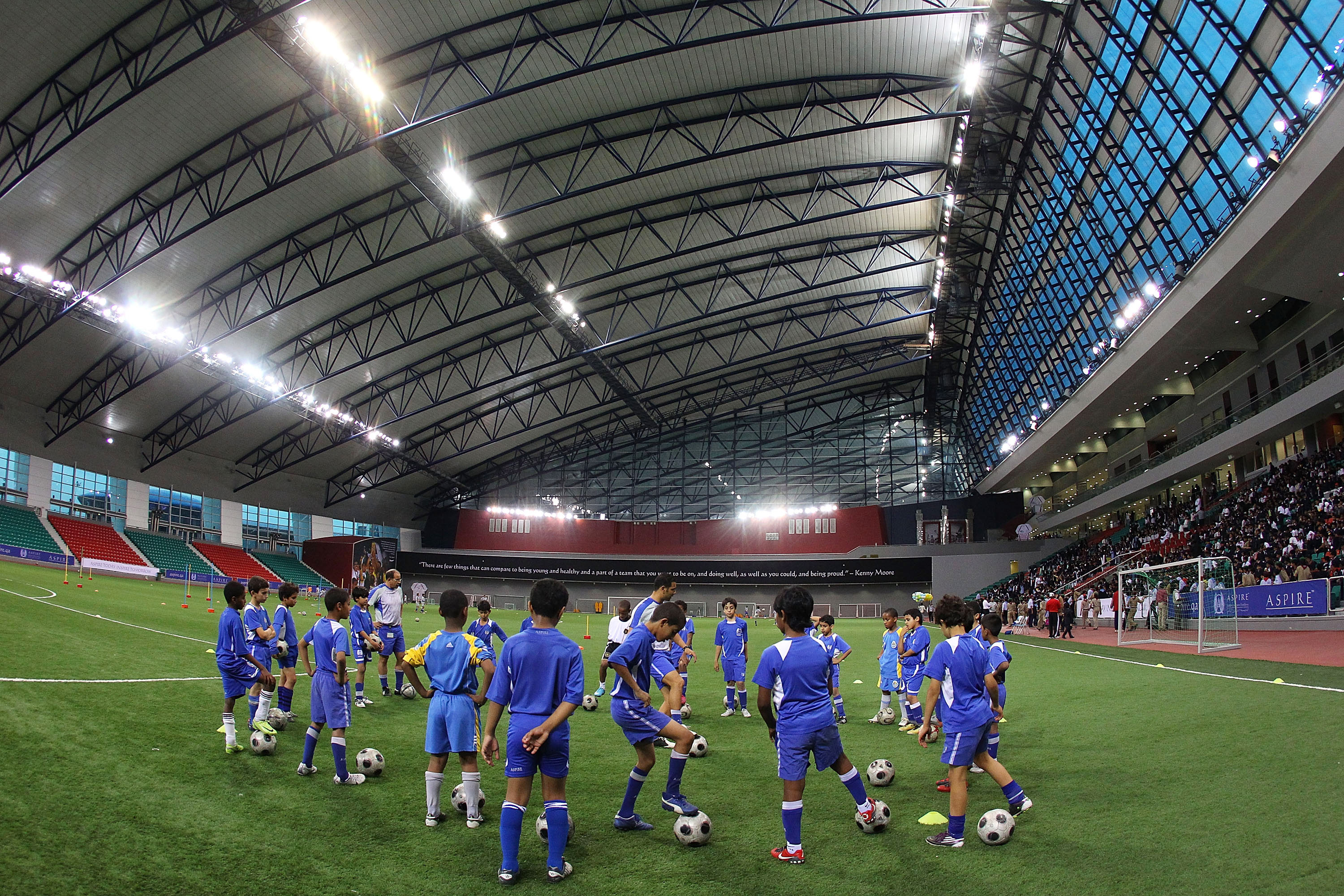 Tara care cumpara suflete pe bani. Cum s-a transformat o ambitie personala intr-o "Qatarstrofa" cu mii de victime