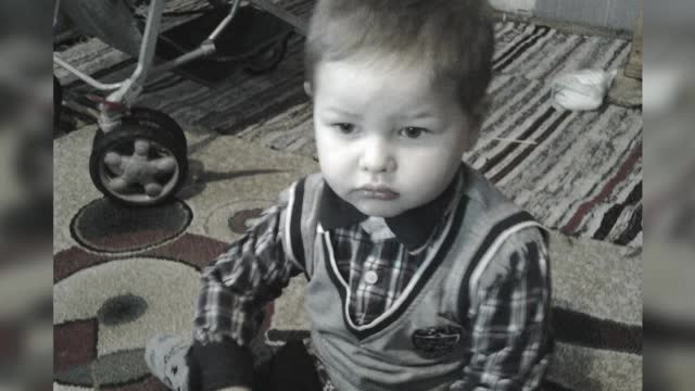 Un baietel de 3 ani a murit la 12 ore de cand a ajuns in spital. Parintii acuza: medicii doar l-au pasat de la unul la altul