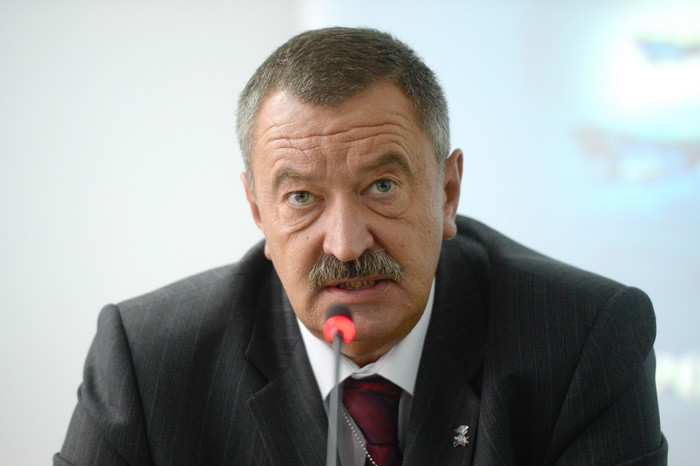 Directorul ROMARM a fost arestat de DNA pentru abuz in serviciu. Dan Tache, acuzat ca a incheiat mai multe contracte ilegale