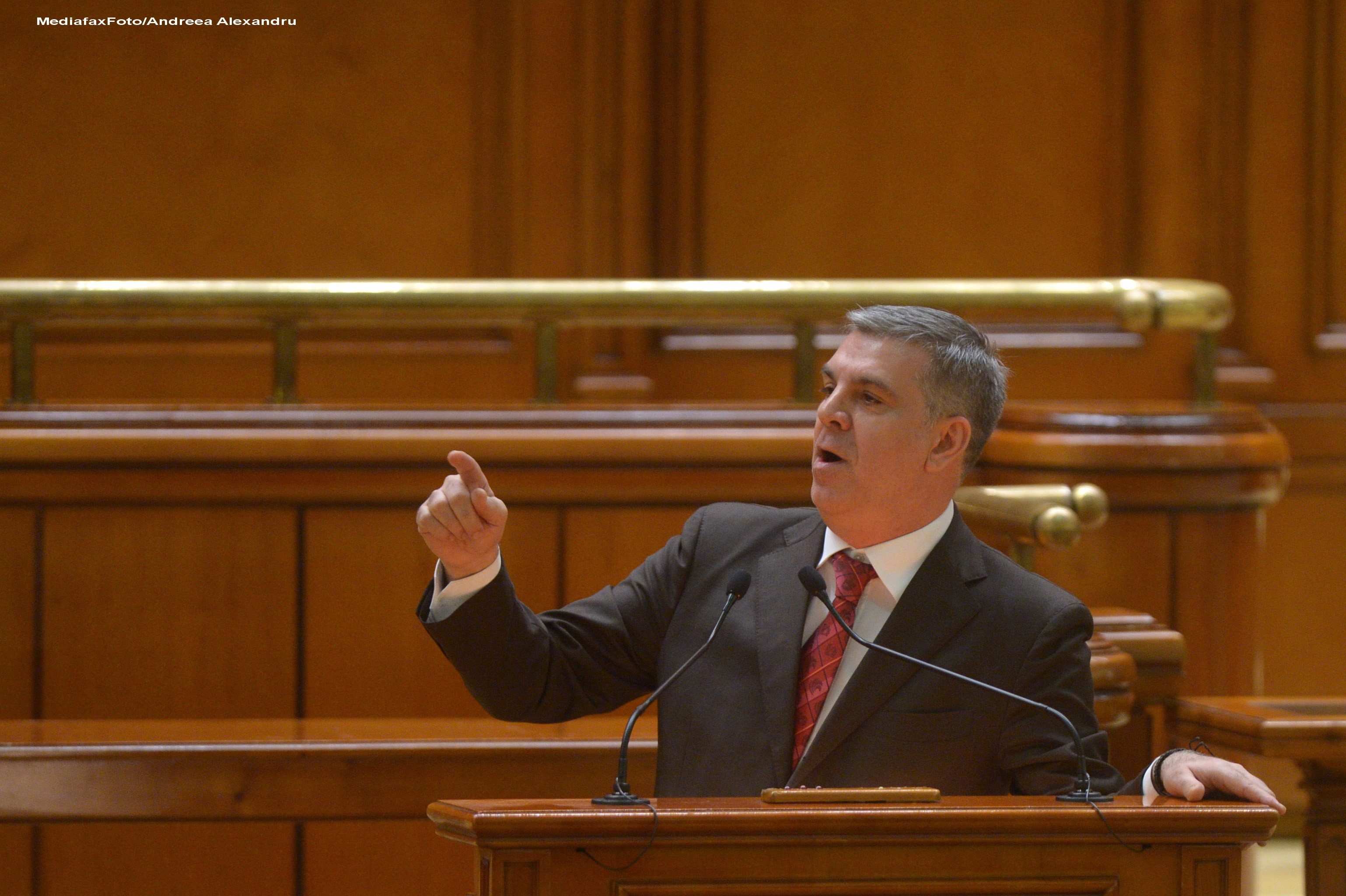 Presedintele Camerei Deputatilor s-a certat cu colegii, din cauza programului: "Sunteti nervosi ca veniti miercuri la munca"