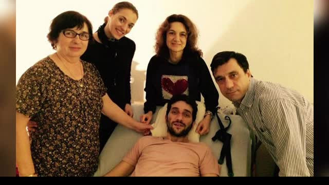 Un cunoscut balerin roman sufera de aceeasi maladie ca Stephen Hawking. Operatia care l-ar putea ajuta costa 50.000 de euro