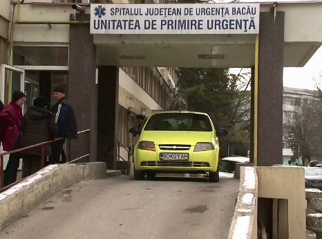 O fetita de 2 ani din Bacau a iesit din coma dupa 3 zile. Copila cazuse din pat si se lovise cu capul de soba