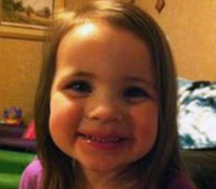 O fetita de 3 ani din Louisiana s-a impuscat mortal cu arma tatalui ei, pe care a gasit-o in casa