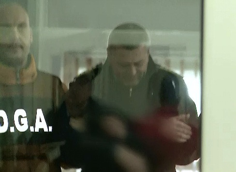 Afaceri ilegale la Penitenciarul Arad. Un agent oferea detinutilor telefoane mobile in schimbul unei sume de bani