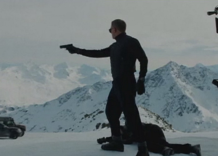 Au fost difuzate primele imagini oficiale din noul film James Bond. Daniel Craig face senzatie in muntii Austriei