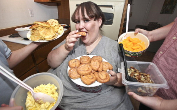 Cantarea 360 de kilograme, mananca 20.000 de calorii zilnic si viseaza din nou sa devina cea mai grasa femeie din SUA: FOTO