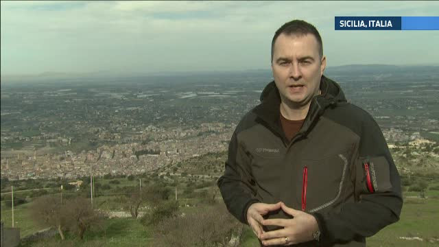 Ce scrie in contractul unui roman care lucreaza in serele din Sicilia. "E o invarteala, una e in acte, alta e in realitate"