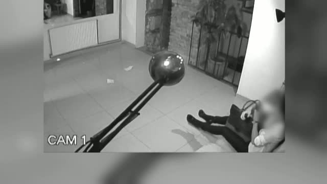 Cum arata "cel mai dorit" telefon din Romania. In ultimul an, a fost furat de doua ori de catre mai multe tinere baute bine