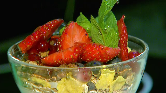 Coada de taur fiarta in vin rosu, stridii si caviar. Cu ce meniuri va puteti surprinde partenerul de Valentine's Day